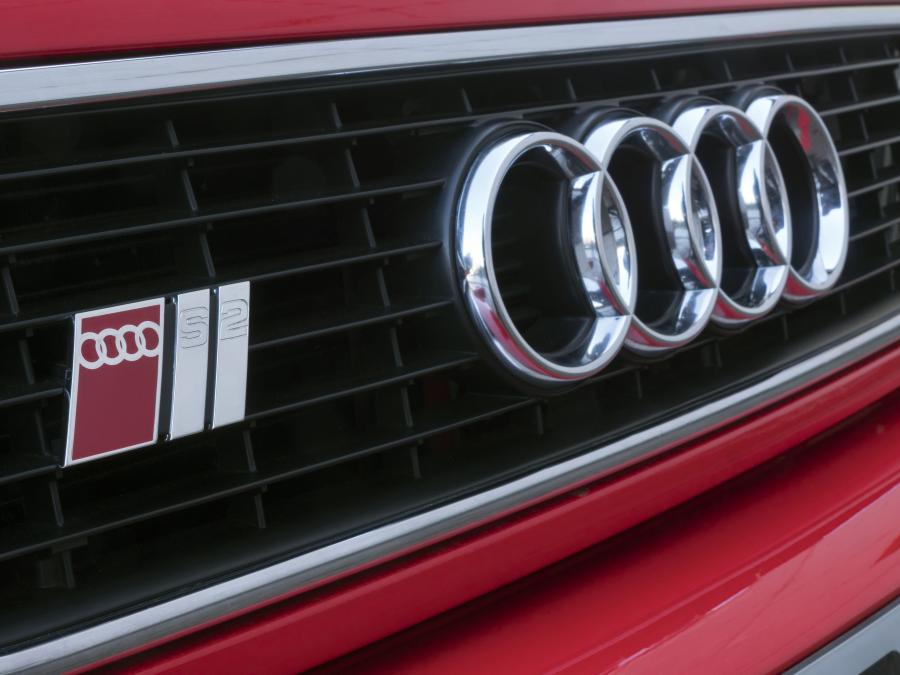 Логотип Audi S2 Coupe (89, 8B) 1990 года  (UK) (фото 13 из 25)